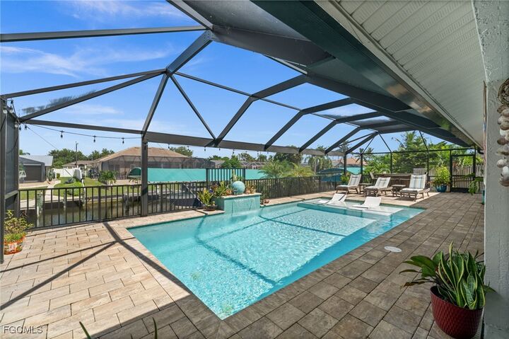 Property Photo:  1405 SE 23rd Terrace  FL 33990 