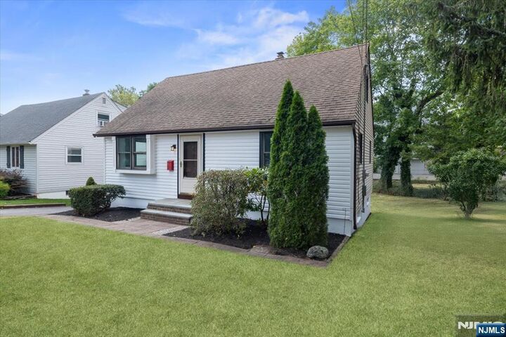 Property Photo:  499 Goffle Road  NJ 07481 