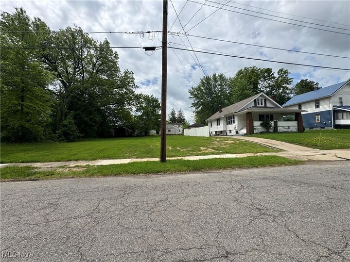 Property Photo: 67-69 Hilton Avenue OH 44507