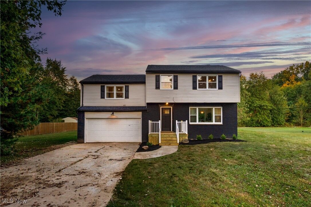 Property Photo: 3691 Lyntz Townline Road SW OH 44481