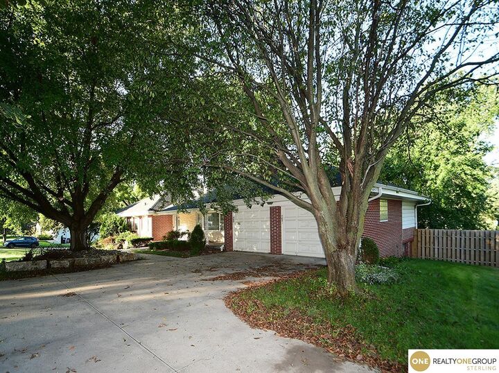 Property Photo:  642 S 90 Street  NE 68114 