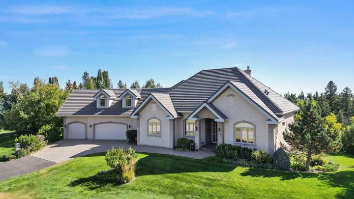 1 Pinehurst Drive  Heritage Pointe AB T1S 4J3 photo