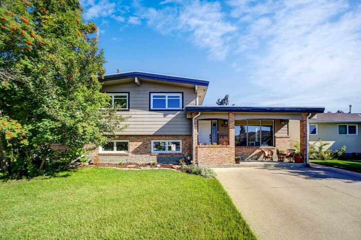 1059 Lakemount Boulevard S  Lethbridge AB T1K 3S6 photo