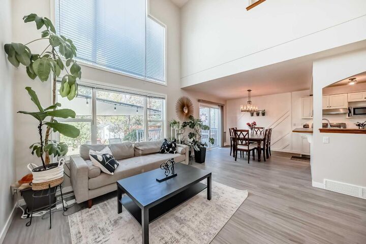 Photo de la propriété:  202 Bridlewood Court SW  AB T2Y 3Z2 
