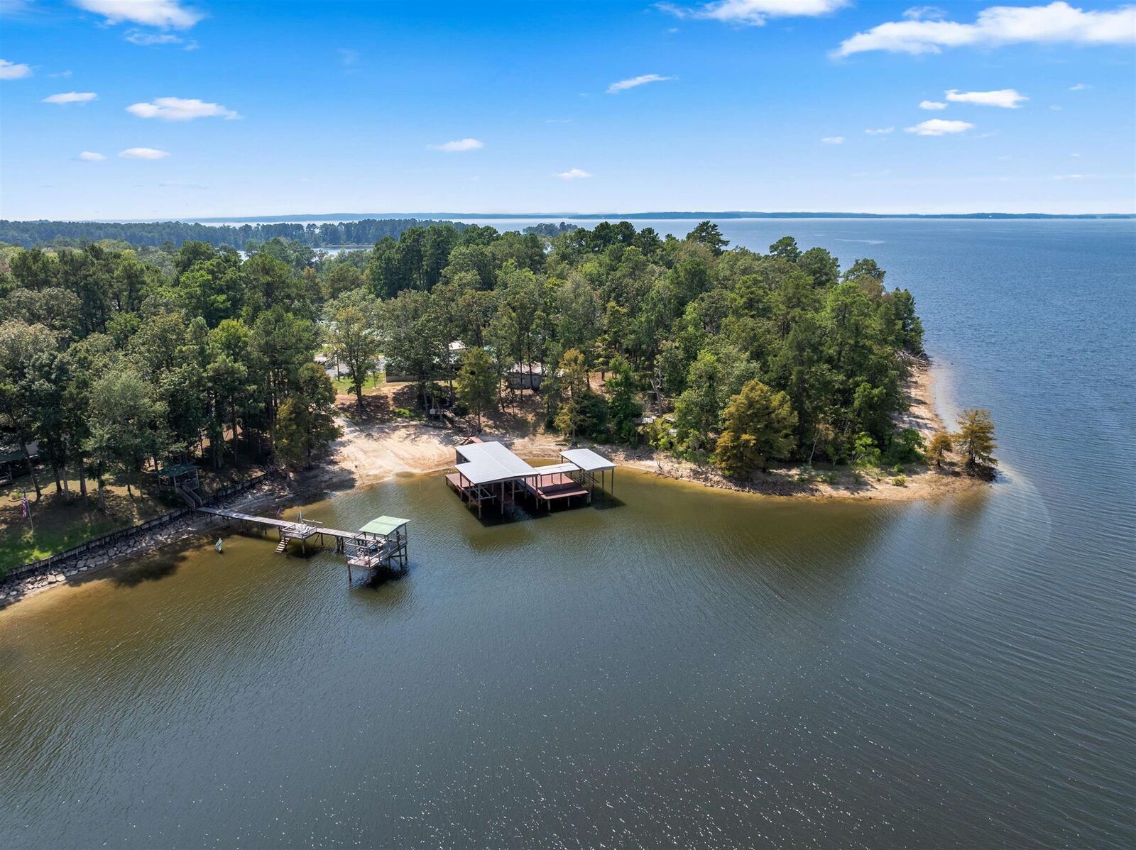 Property Photo:  1120 Falcon Dr  LA 71429 