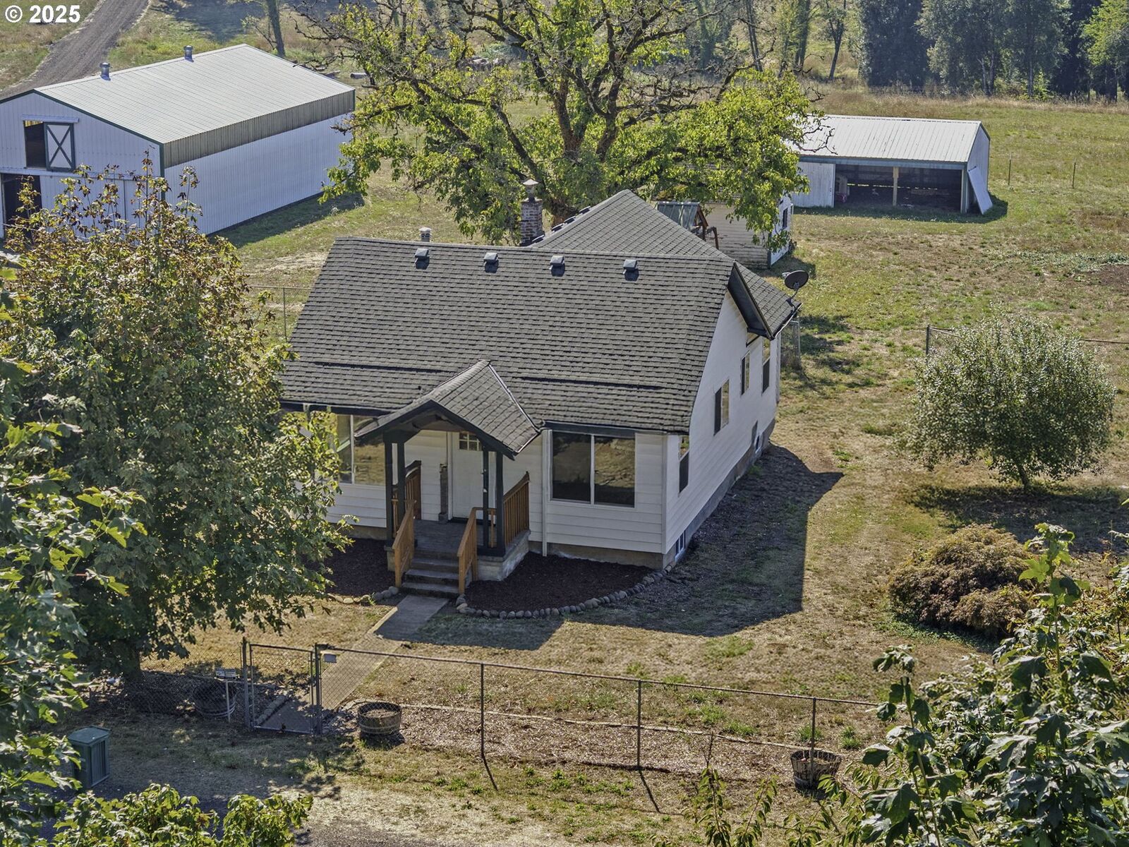 Property Photo: 18223 S Springwater Rd OR 97023