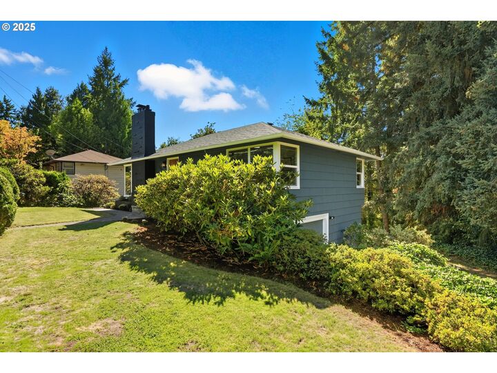 Property Photo:  17219 SE River Rd  OR 97267 