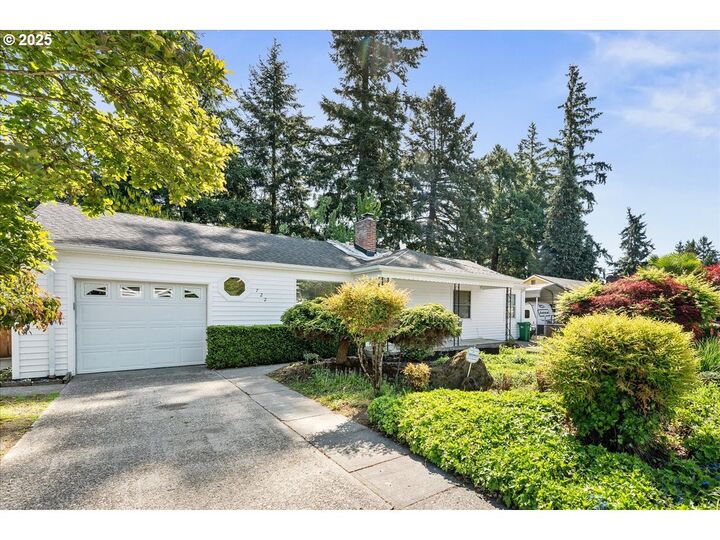 722 SE 113th Ave  Portland OR 97216 photo