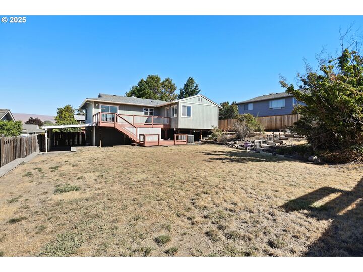 Property Photo:  679 Brentwood Dr  OR 97058 