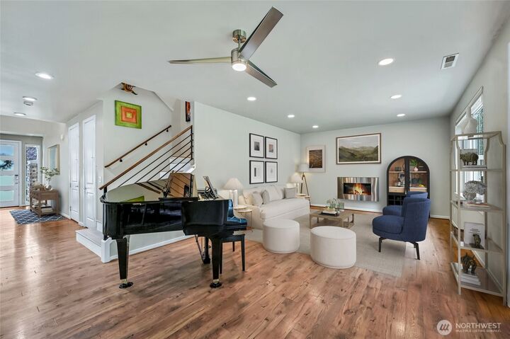 Property Photo:  502 S 187th Lane  WA 98148