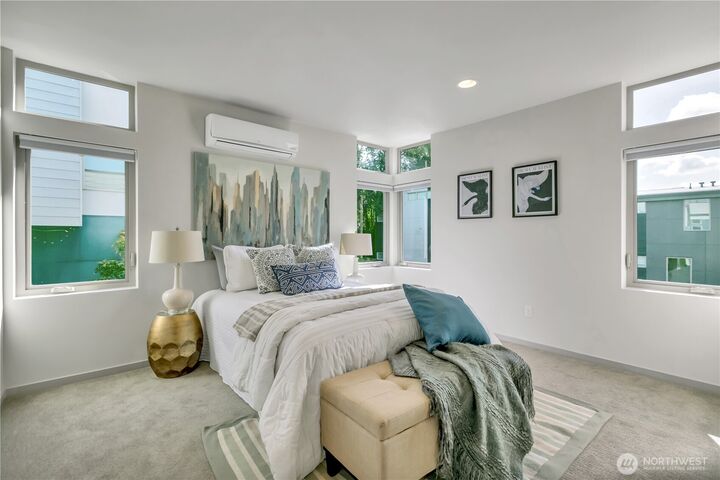 Property Photo:  5008  Fauntleroy Way SW B  WA 98136 