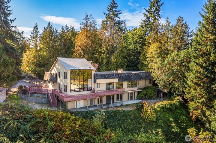 Property Photo:  1083  Puget Drive E  WA 98366 