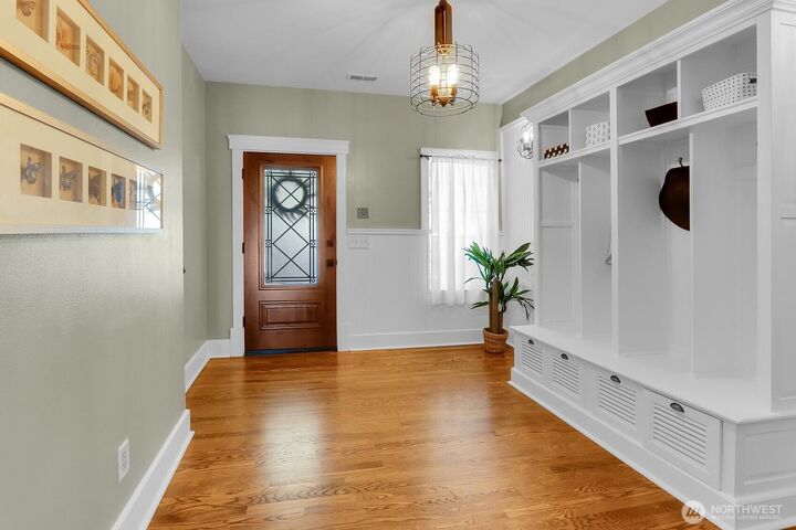 Property Photo:  9510  9th Avenue NW  WA 98117 