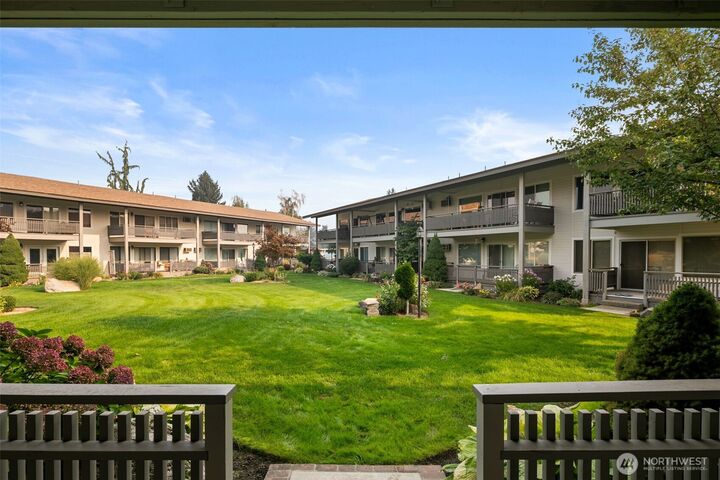 Property Photo: 10 S Cove Ave 19 WA 98801