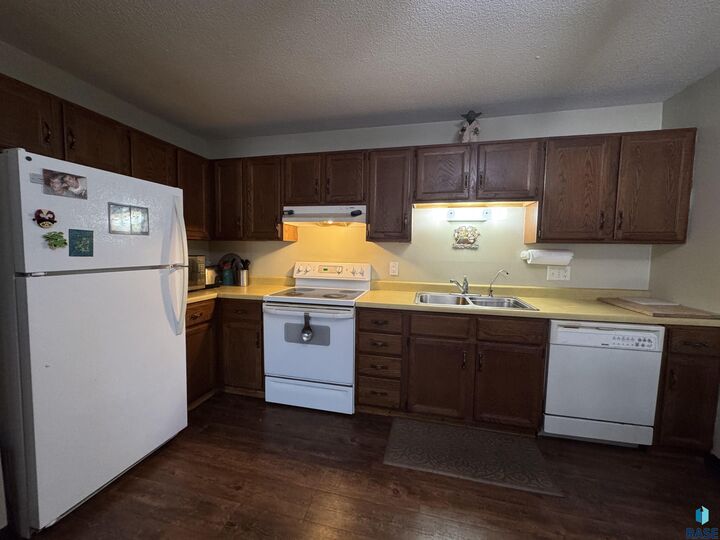 Property Photo:  3712 S Terry Ave 201  SD 57106 