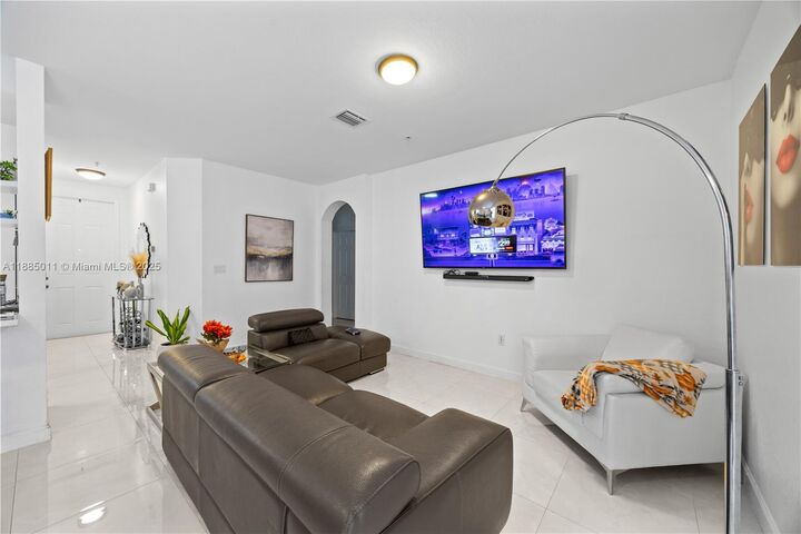 Property Photo:  2819 SE 1st Dr 7  FL 33033