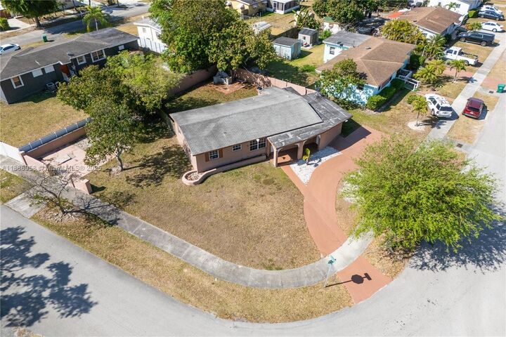 11500 SW 142nd St  Miami FL 33176 photo