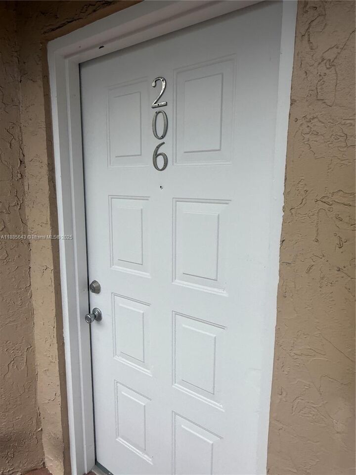 Property Photo:  