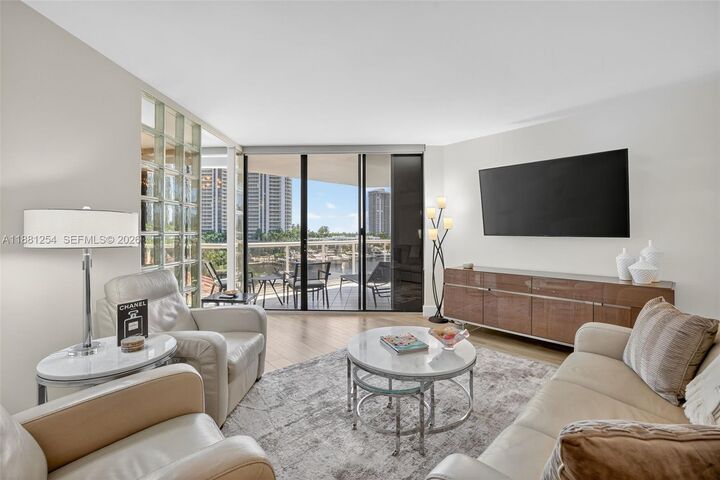 Property Photo:  3610 Yacht Club Dr 508  FL 33180 