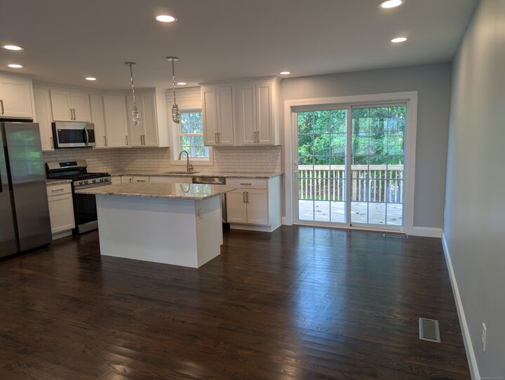 Property Photo:  655 Evergreen Avenue  CT 06518 