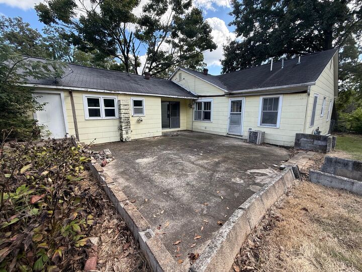 Property Photo:  413 Halstead Street  MO 65775 