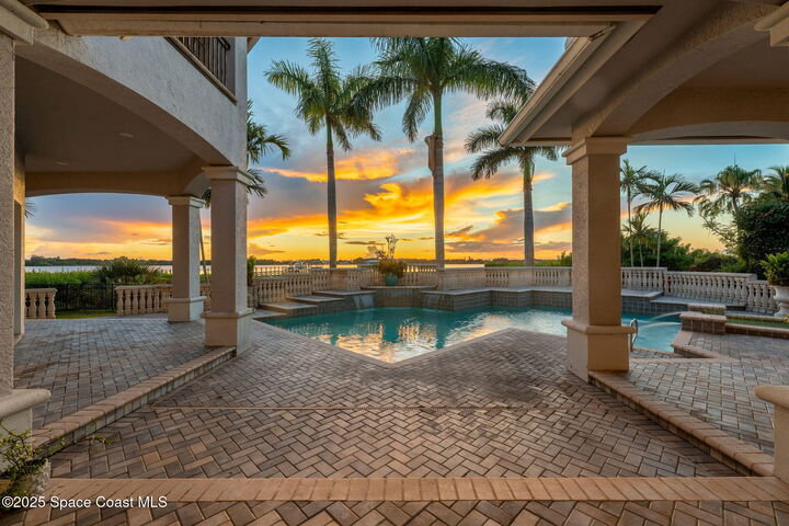 Property Photo:  327 Lansing Island Drive  FL 32937 