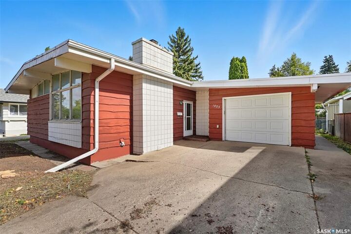 Property Photo:  1805 Madden Avenue  SK S7H 3M7 