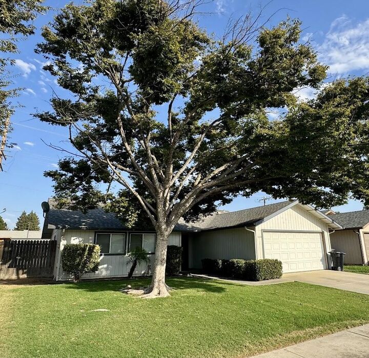 1060 N Greenfield Drive  Porterville CA 93257 photo