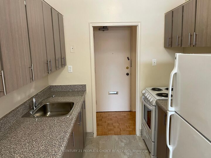Property Photo:  52 Park Street E 201  ON L5G 1M1 