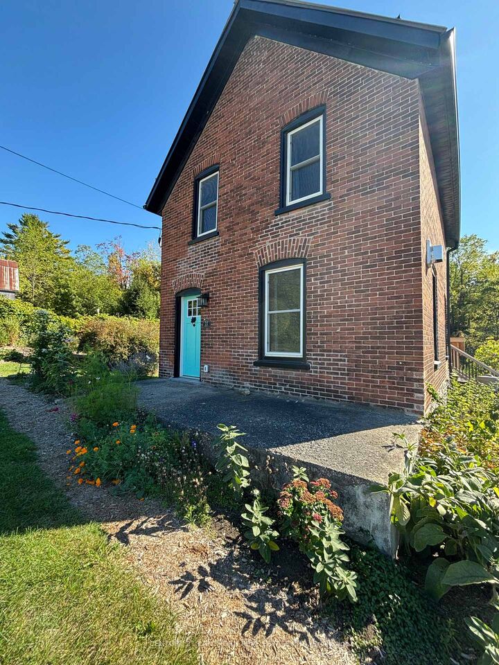Property Photo:  22 York Street  ON K0K 2T0 