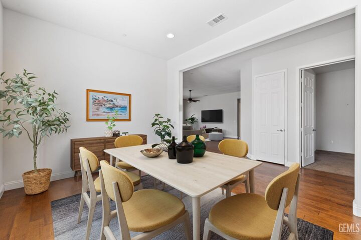 Property Photo:  9904 Toscana Drive  CA 93306 