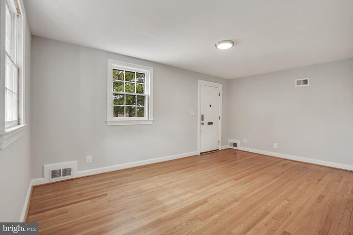Property Photo:  1605 W Braddock Road  VA 22302 
