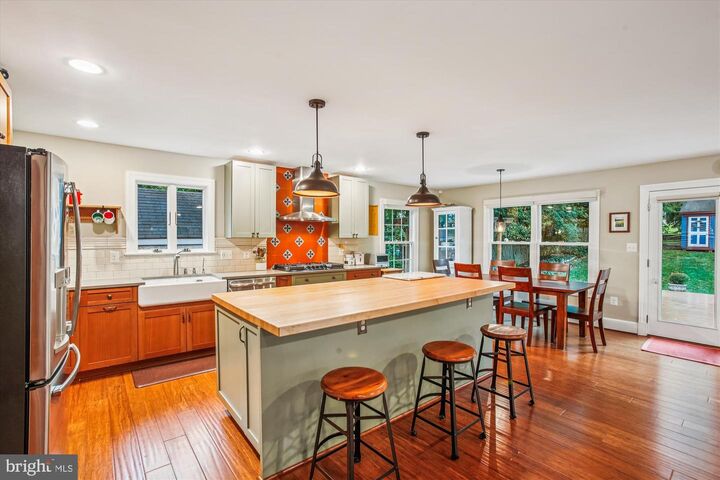 Property Photo:  911 Hillwood Avenue  VA 22042 