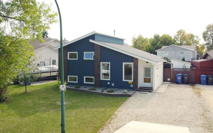 Photo de la propriété:  56 Corliss Crescent  MB R2C 4S6 