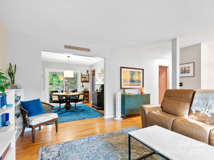 Property Photo: 18 Mayfair Place NC 28704
