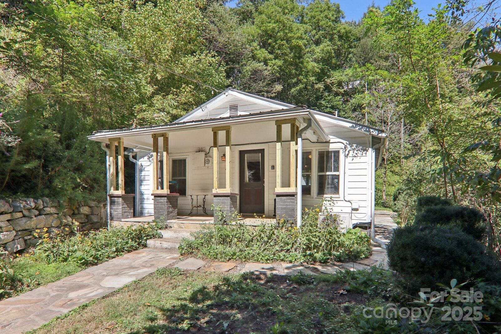 Property Photo:  280 Panhandle Road  NC 28753 