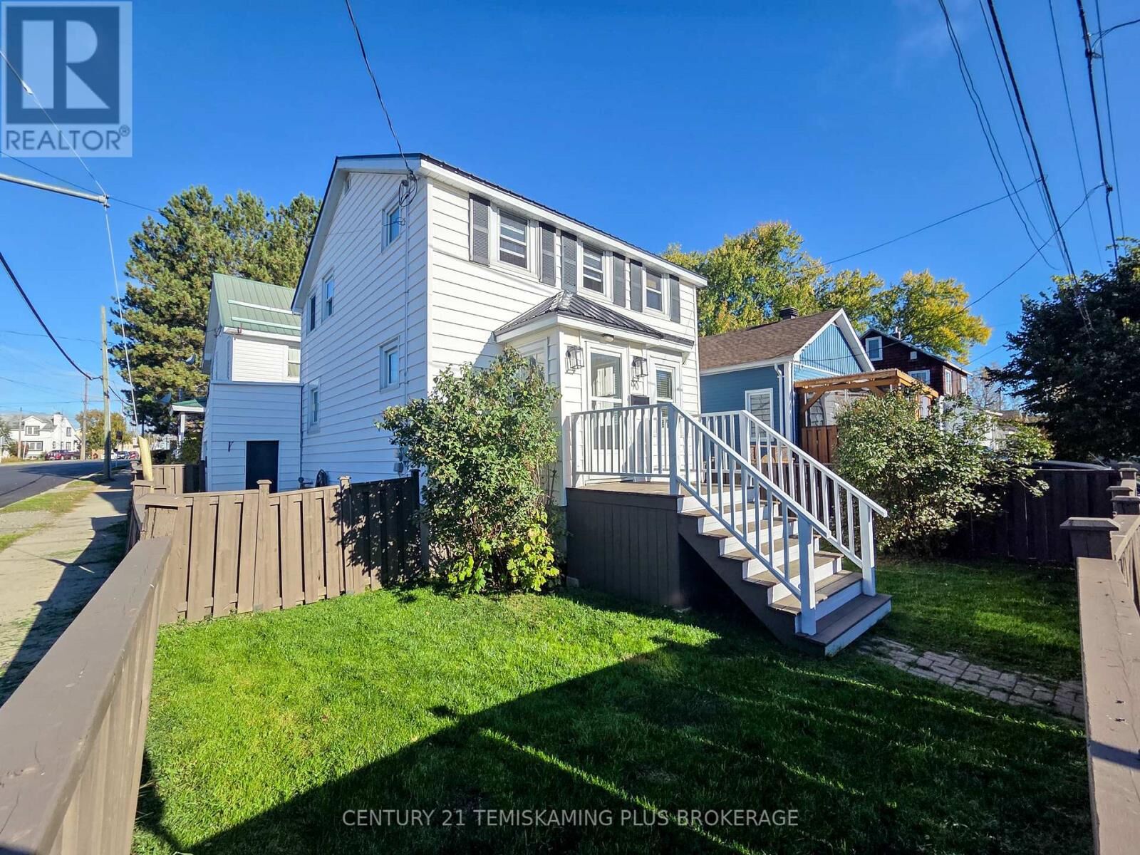 Property Photo:  90 Tower Street  ON P2N 1P6 