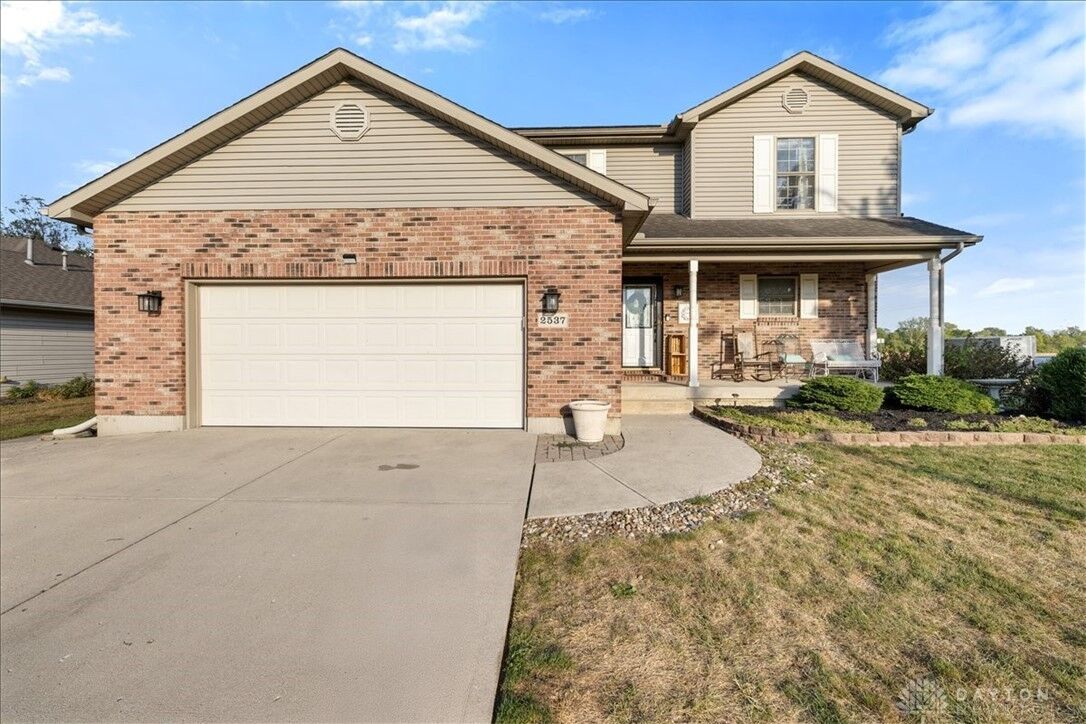 Property Photo: 2537 Huntington Drive OH 45373