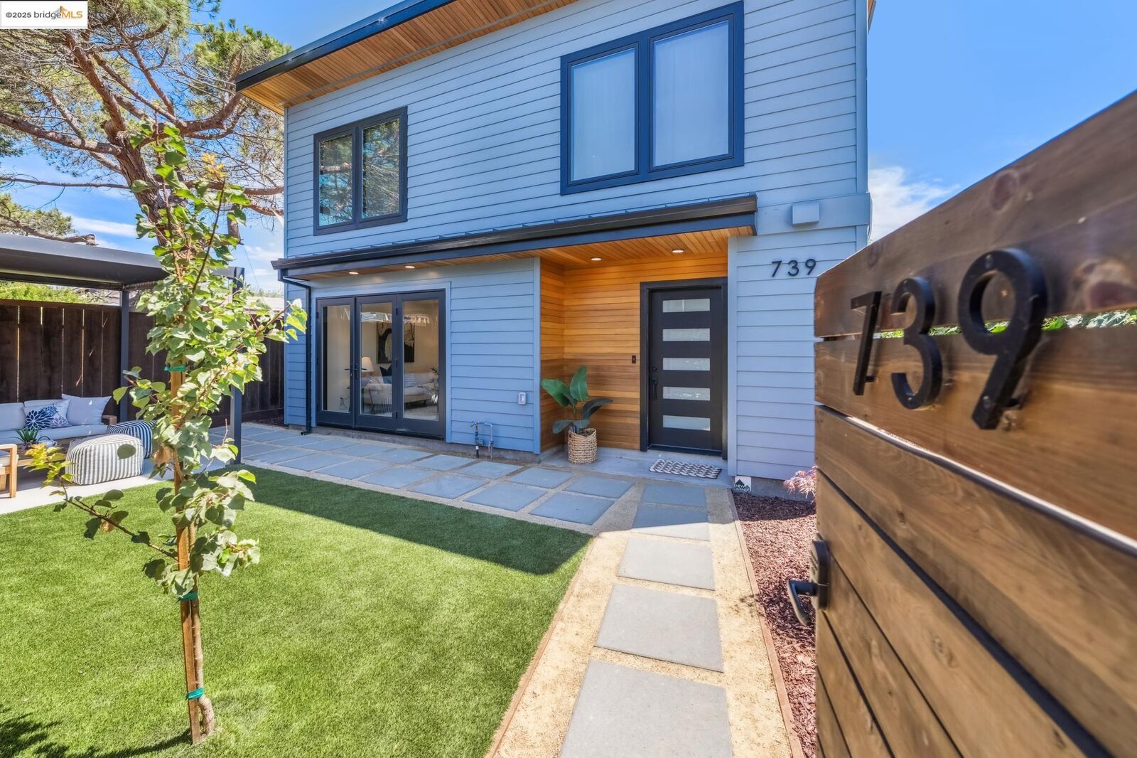 Property Photo: 739 61st St CA 94609