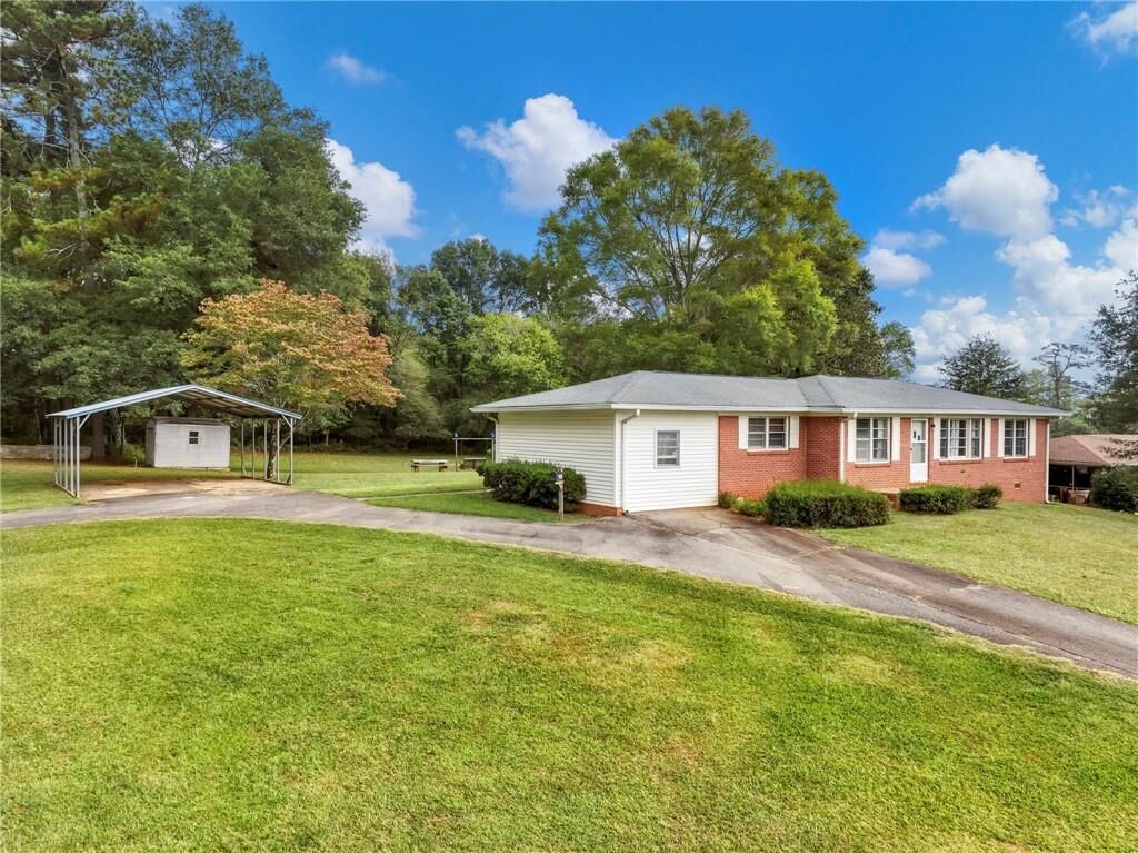 Property Photo:  107 Holiday Road  GA 30518 