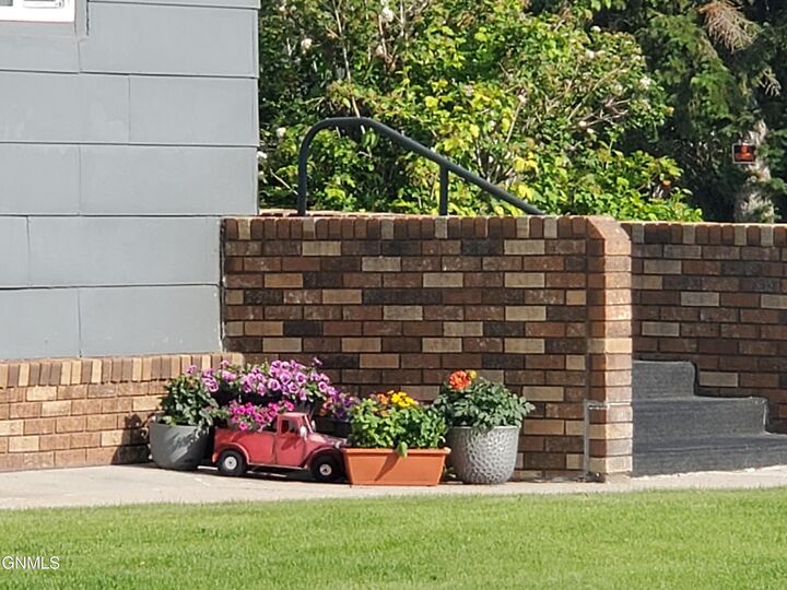 Property Photo:  200 Sampson Avenue W  ND 58552 