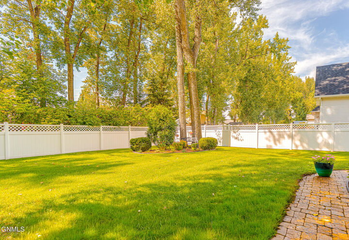 Property Photo:  328 Napa Loop  ND 58504