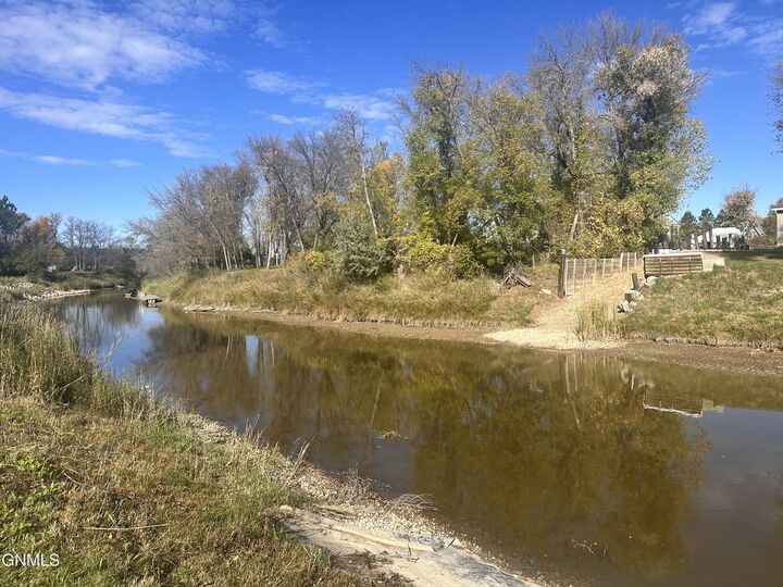 Property Photo:  520 Rosie Lane N  ND 58554 