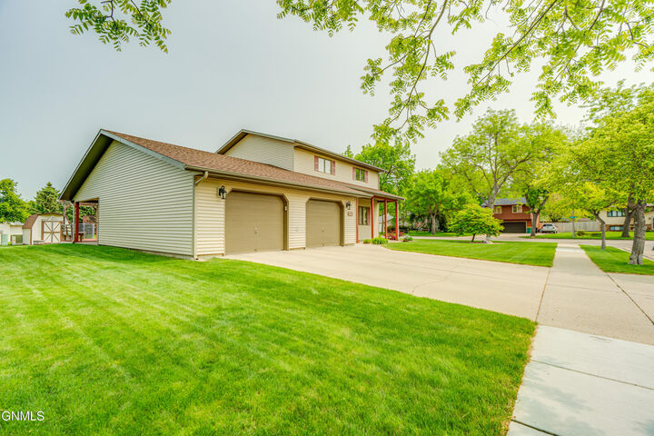 Property Photo: 2978 Stetson Drive ND 58503