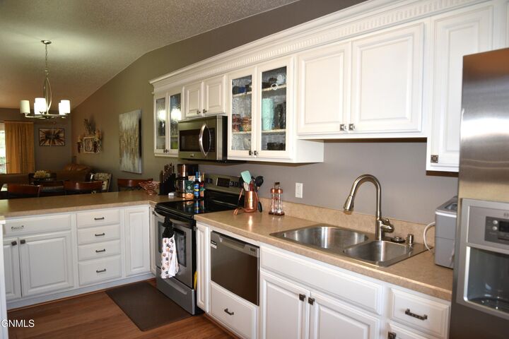 Property Photo:  519 Marilyn Drive NW  ND 58554 