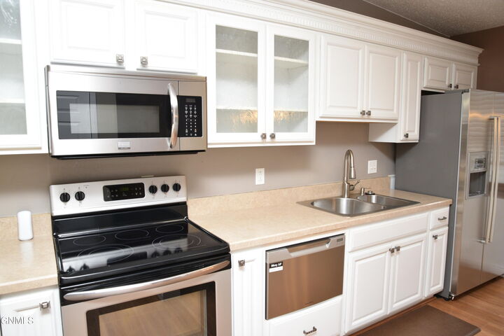 Property Photo:  519 Marilyn Drive NW  ND 58554 