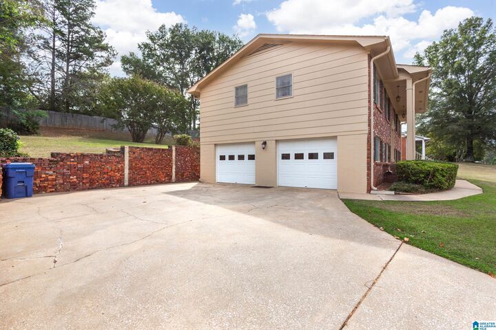 Property Photo: 915 Pinecliff Drive AL 36203
