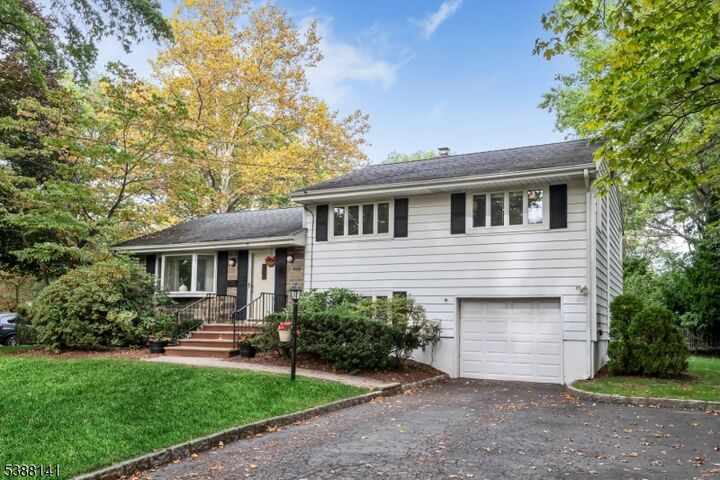 Property Photo:  15 Linden Rd  NJ 07423 