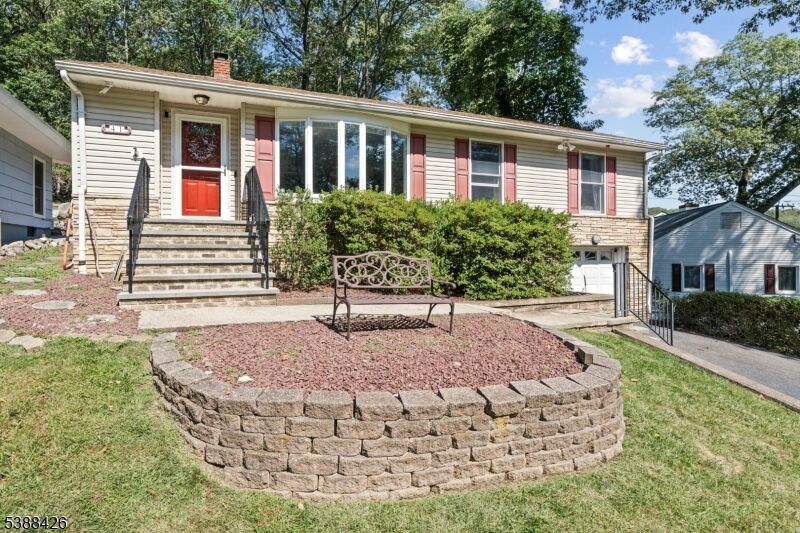 Property Photo:  41 Seneca Ave  NJ 07866 