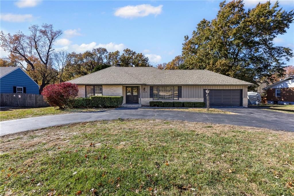 Property Photo:  3210 S Crysler Avenue  MO 64055 